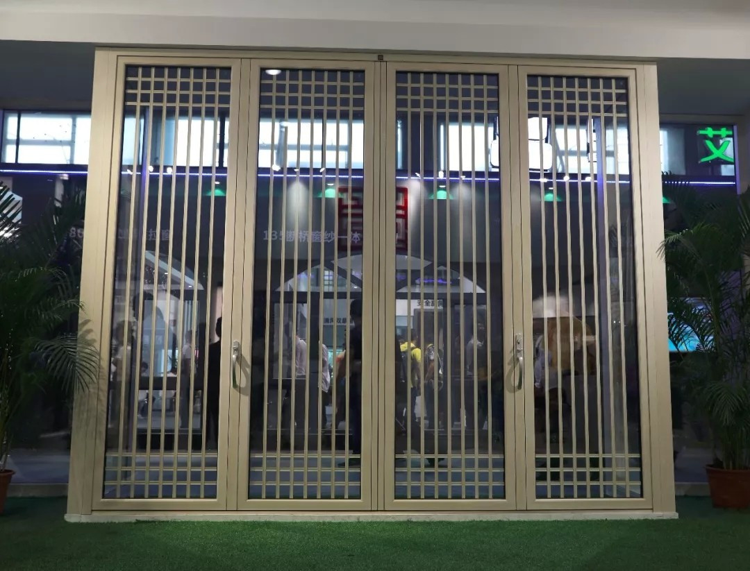 广州建博会首日 怡发门窗携推拉门新品重磅亮相，引领行业新潮流
